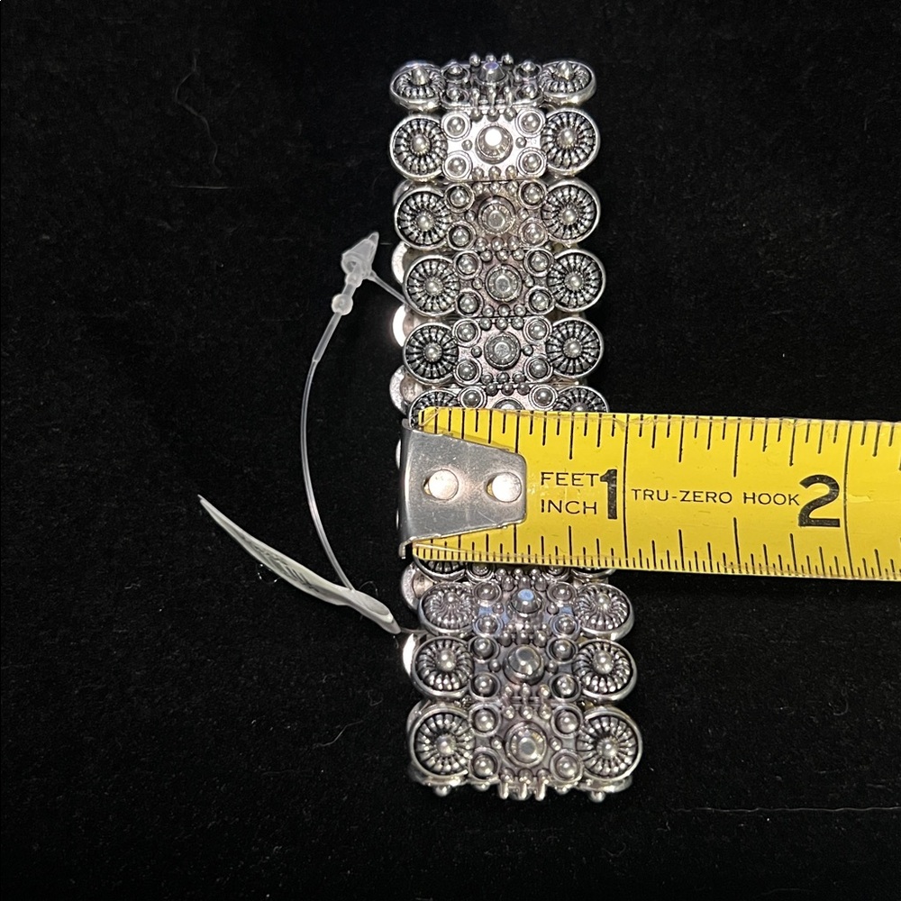 Silver Toned Stretchy 1” Thick NWT Bracelet - 8” Length - Picture 7 of 8